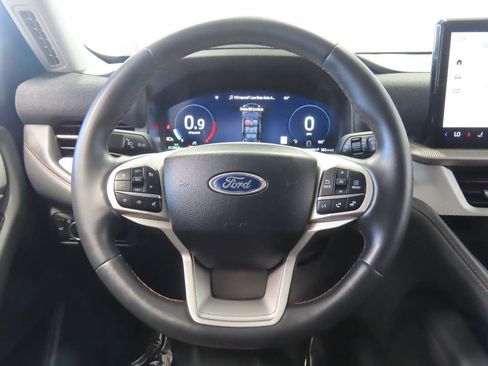 Used 2025 Ford Explorer Active RWD image 10