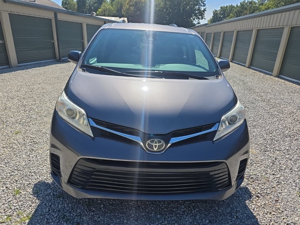 Certified 2018 Toyota Sienna LE FWD image 9