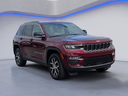Used 2025 Jeep Grand Cherokee Limited w/ Luxury Tech Group II AWD/4WD image 5
