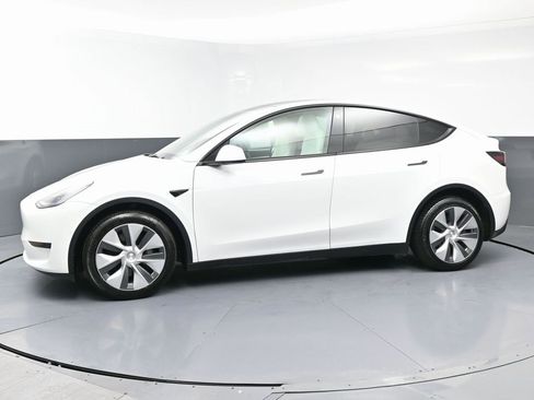 Used 2022 Tesla Model Y Long Range image 5