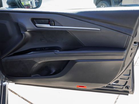 Used 2025 Toyota Camry SE FWD image 27