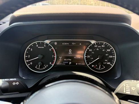 Used 2023 Nissan Rogue SV w/ SV Premium B Package image 5