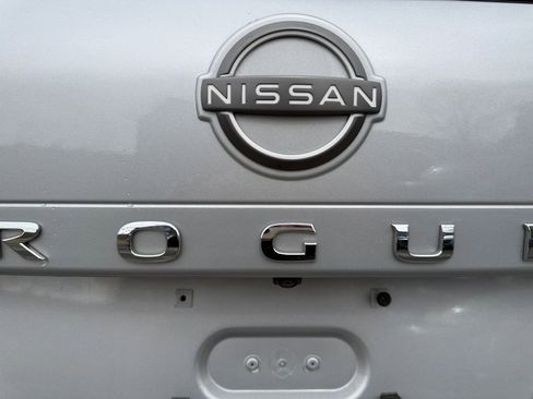 Certified 2023 Nissan Rogue SV image 17
