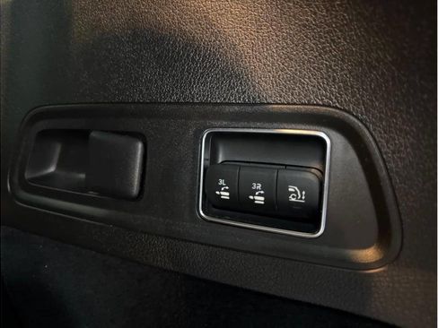 Used 2021 Mercedes-Benz GLS 450 4MATIC image 28
