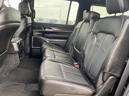 Used 2024 Jeep Wagoneer L Series II w/ Flexible Seating Group AWD/4WD image 24