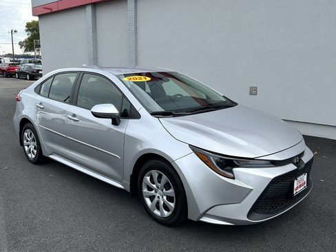 Used 2021 Toyota Corolla LE image 4