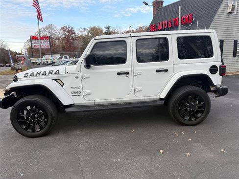 Used 2019 Jeep Wrangler Unlimited Sahara image 2