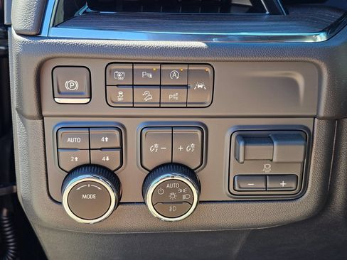 New 2026 Chevrolet Suburban Z71 w/ Comfort Package AWD/4WD image 27