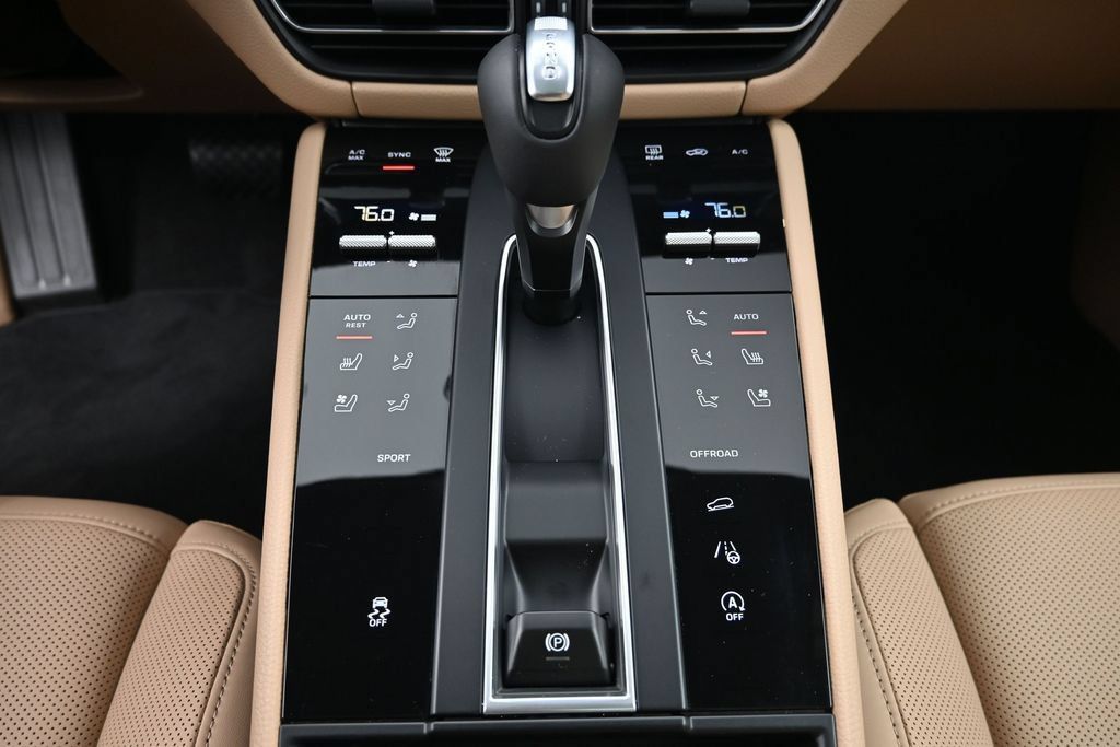 Used 2026 Porsche Macan AWD/4WD image 18