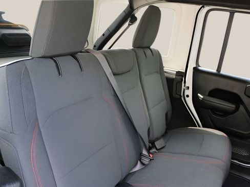 Used 2025 Jeep Wrangler Unlimited Rubicon AWD/4WD image 16