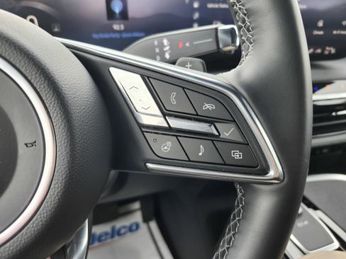 Used 2025 Buick Enclave Preferred image 13