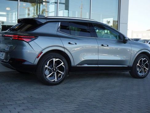 New 2025 Chevrolet Equinox EV LT FWD image 23