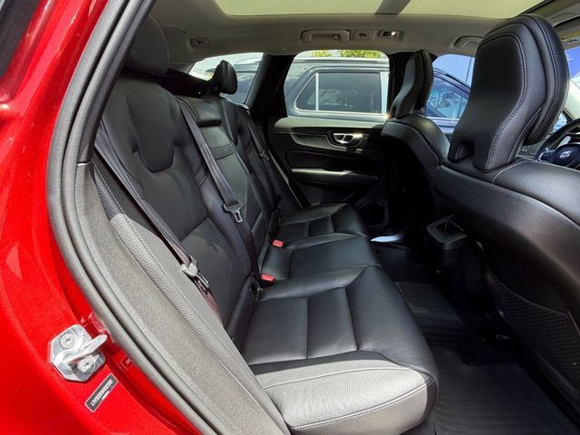 Used 2019 Volvo XC60 T5 Momentum w/ Multimedia Package FWD image 13