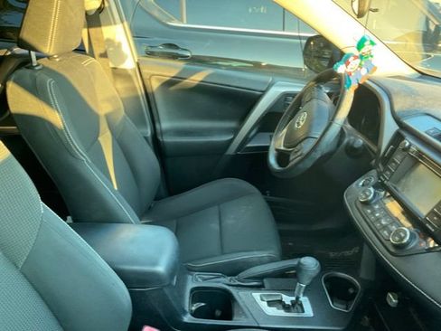 Used 2018 Toyota RAV4 XLE FWD image 5