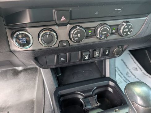 Used 2019 Toyota Tacoma TRD Off-Road AWD/4WD image 16