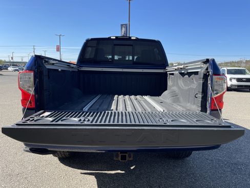Used 2018 Nissan Titan PRO-4X AWD/4WD image 9