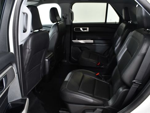 Used 2024 Ford Explorer XLT w/ Equipment Group 202A AWD/4WD image 16