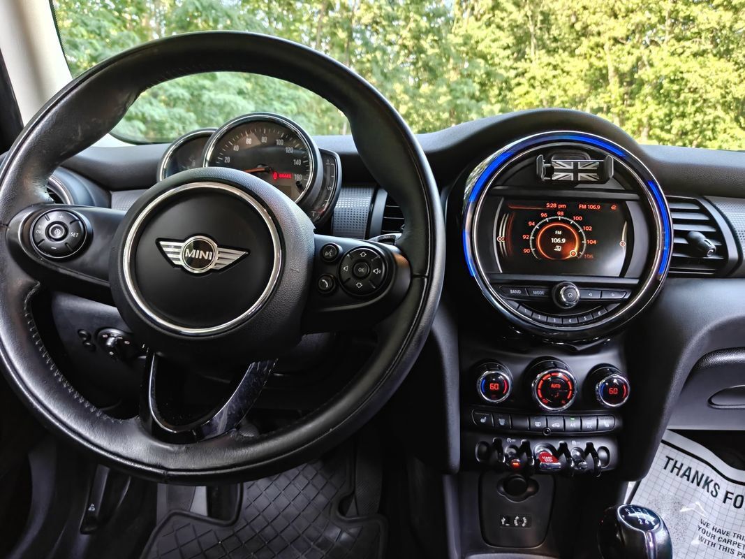 Used 2018 MINI Cooper 4-Door Hardtop FWD image 18