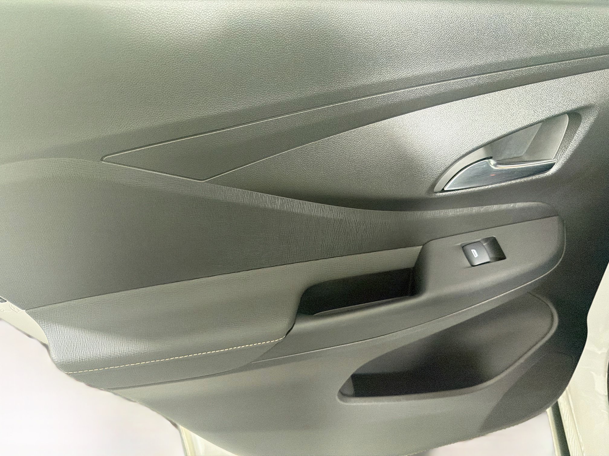 Used 2025 Buick Envista Avenir FWD image 25