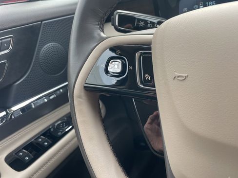 Used 2023 Lincoln Corsair Reserve w/ Rear Removable Package Tray image 36