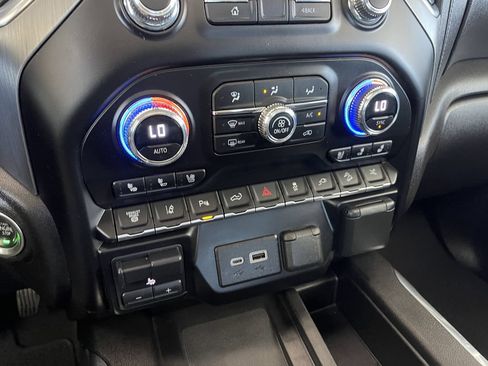 Used 2023 GMC Sierra 3500 Denali w/ Denali Ultimate Package AWD/4WD image 18