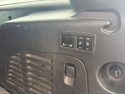 Used 2016 Chevrolet Suburban LT AWD/4WD image 27