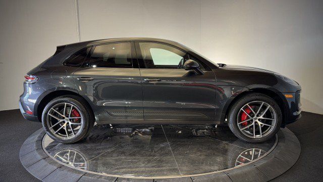 Used 2023 Porsche Macan S AWD/4WD image 36