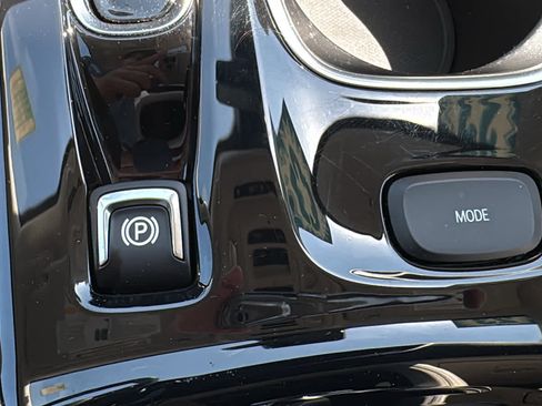 Used 2023 Buick Envision Avenir AWD/4WD image 23
