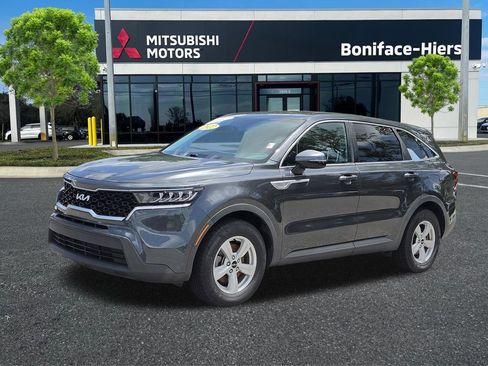 Used 2022 Kia Sorento LX FWD image 2