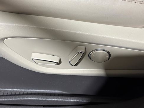 Used 2017 Lincoln MKX Select w/ Select Plus Package image 19