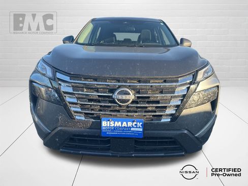 Used 2025 Nissan Rogue SV image 2