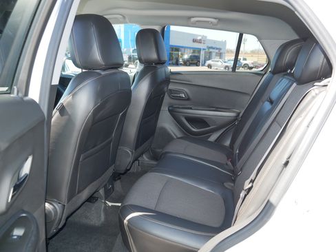 Used 2022 Chevrolet Trax LT w/ LT Convenience Package image 34