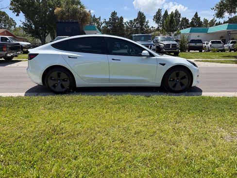 Used 2022 Tesla Model 3 Standard Range RWD image 5