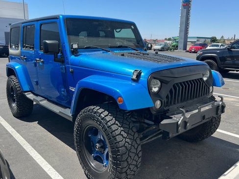 Used 2015 Jeep Wrangler Unlimited Sahara AWD/4WD image 2