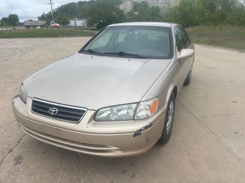 Used 2000 Toyota Camry LE image 2