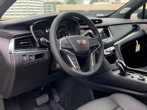 New 2025 Cadillac XT5 Premium Luxury image 8