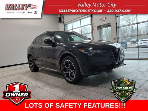 Used 2024 Alfa Romeo Stelvio Ti image 1