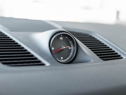 Used 2022 Porsche Cayenne Platinum Edition image 24