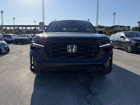 Used 2025 Honda Pilot Sport image 3