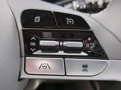 Used 2023 Hyundai Elantra SEL w/ Convenience Package image 21