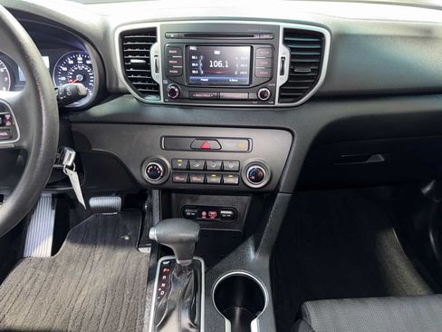 Used 2019 Kia Sportage LX FWD image 18