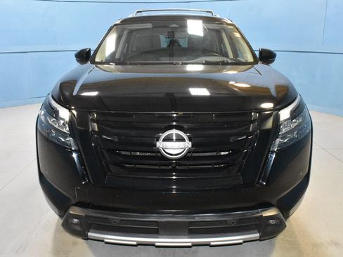 Certified 2025 Nissan Pathfinder Platinum w/ Black Appearance Package AWD/4WD image 23