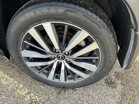 Used 2022 Nissan Pathfinder Platinum w/ Cargo Package image 10