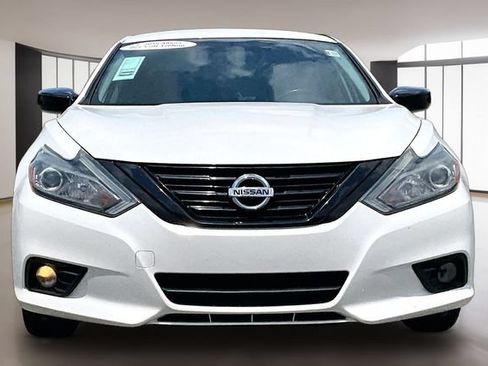 Used 2018 Nissan Altima 2.5 SR w/ SR Midnight Edition FWD image 2