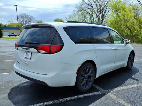 Used 2020 Chrysler Pacifica Touring-L w/ S Appearance Package FWD image 7