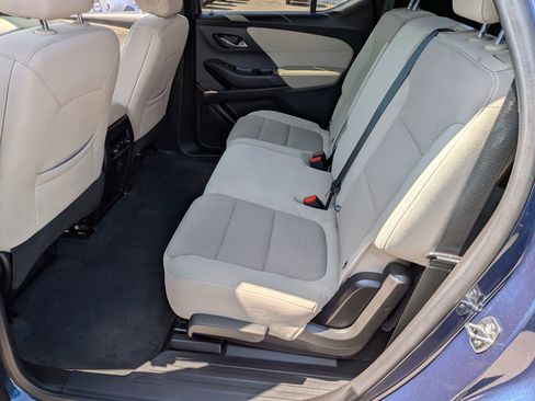Used 2022 Chevrolet Traverse LS FWD image 26