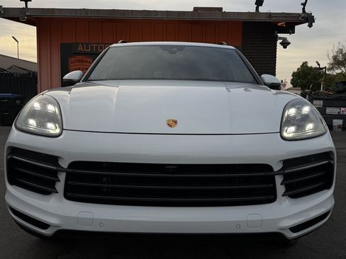 Used 2023 Porsche Cayenne S Platinum w/ Premium Package Plus AWD/4WD image 2