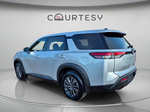 Certified 2025 Nissan Pathfinder S FWD image 5