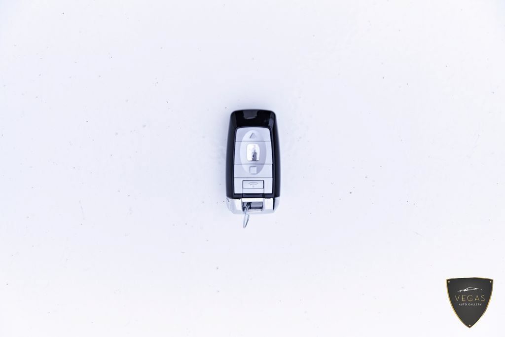 Used 2019 Rolls-Royce Dawn RWD image 96