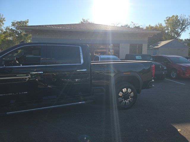 Used 2025 GMC Sierra 2500 Denali w/ Denali Reserve Package AWD/4WD image 24
